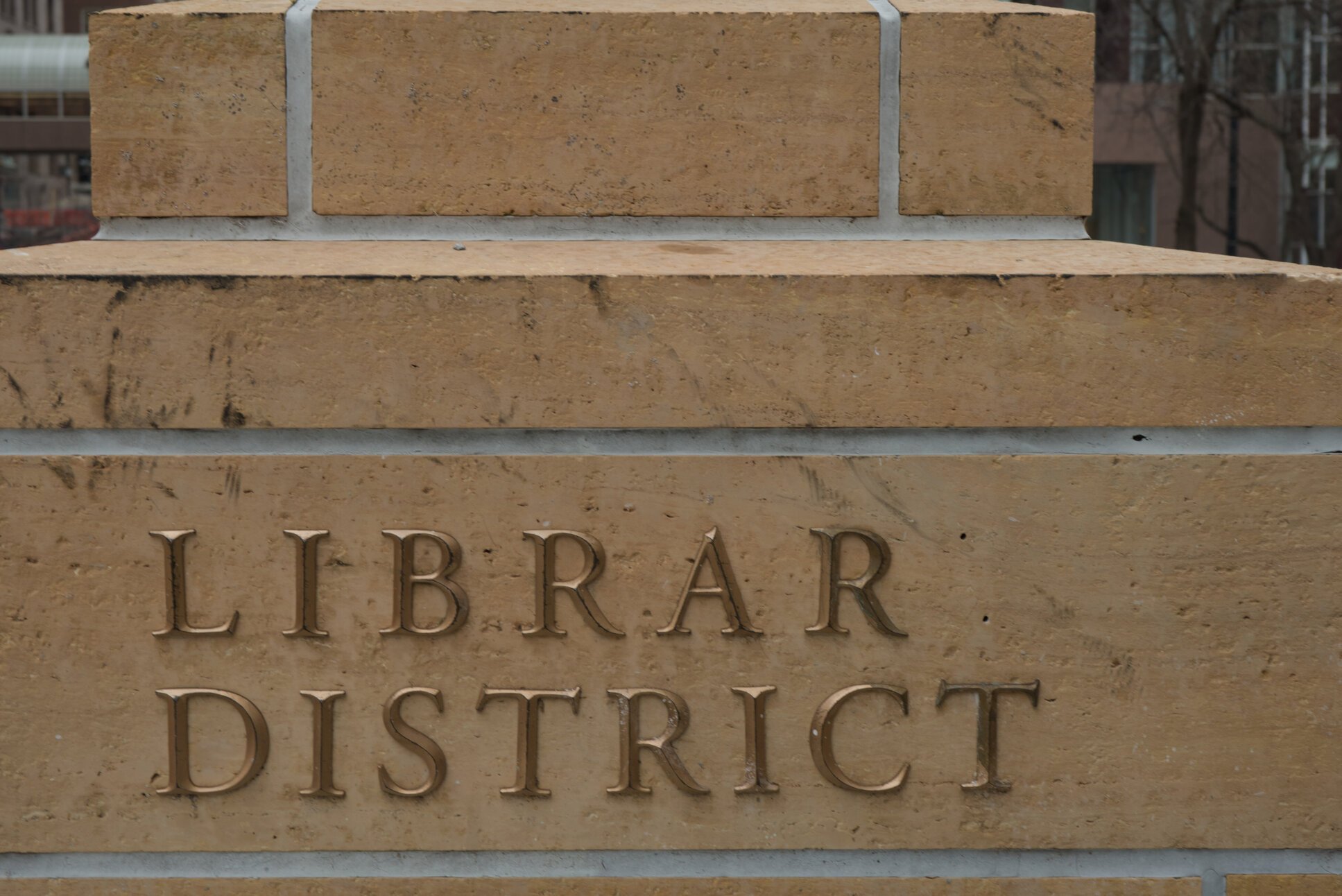 some lettering on bricks that would have said 'library district', but the y in library has gone missing...