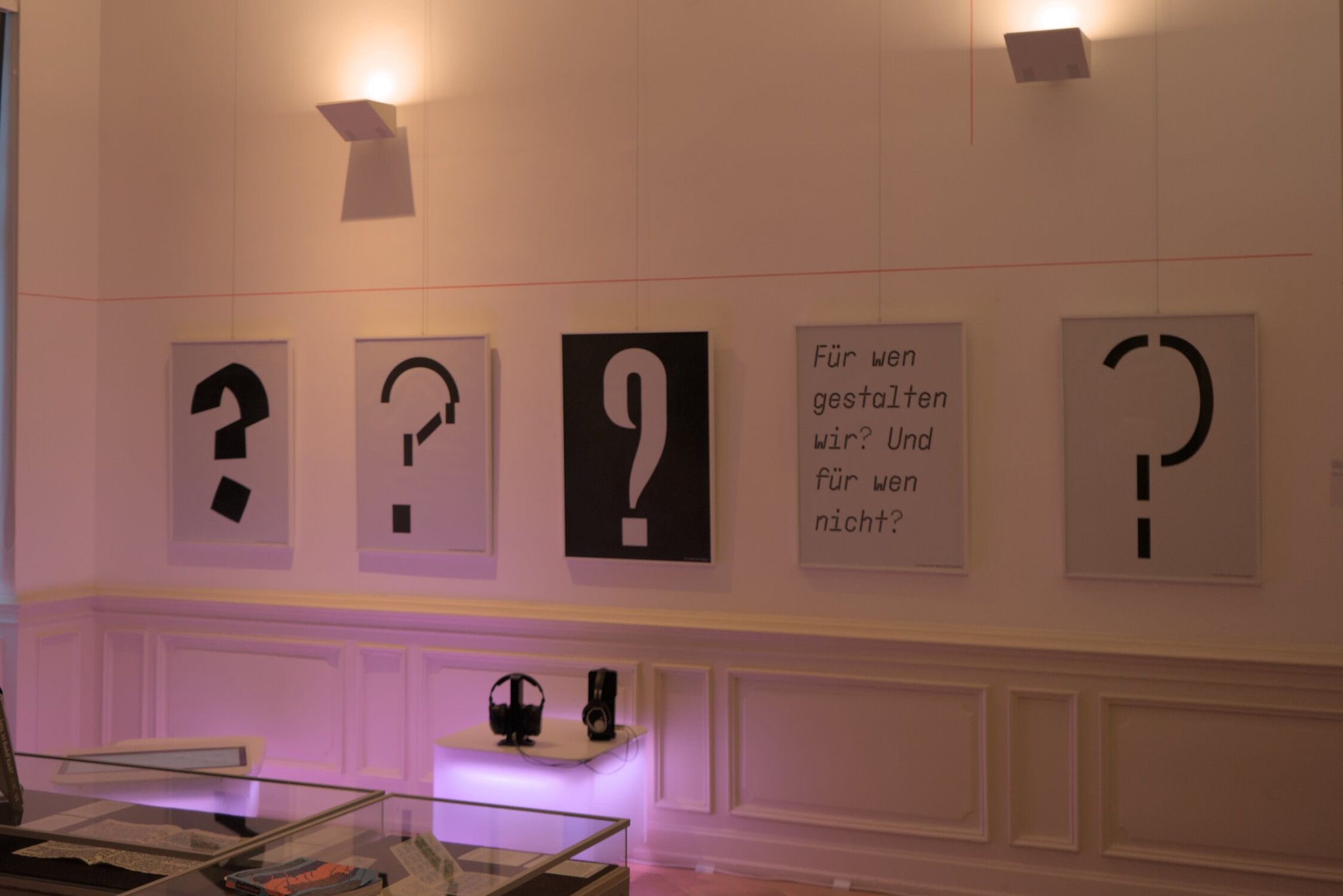 a series of framed question marks in various type faces, three question marks, a quote, then a final question mark, quote reads "Für wen gestalten wir? Und für wen nicht?", which, from what i understand means something along the lines of "For whom are we designing for? And for whom are we not?"
