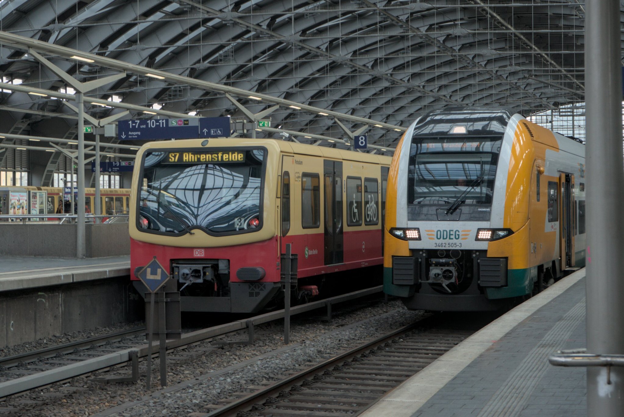 two trains, an older looking s-bahn model and a newer looking ODEG model that i don't recognize to be honest ^^'
the train station is expansive and signage is seen in many places overhead