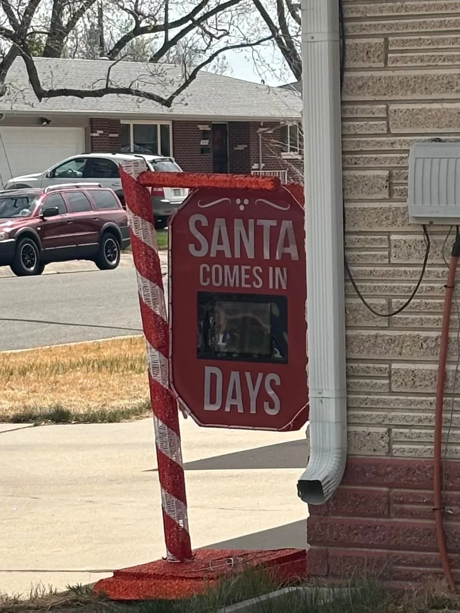a "santa comes in xx days" sign, where the 'xx' is a blank seven segment display