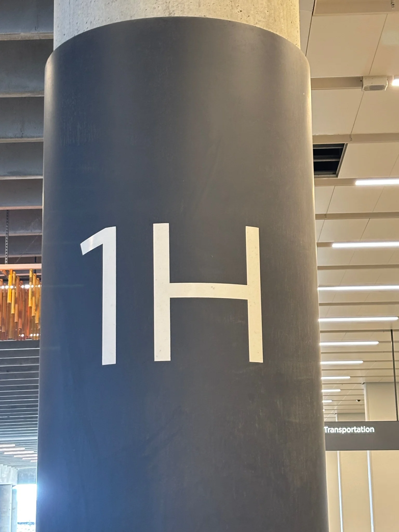 a gray pillar that says '1H'